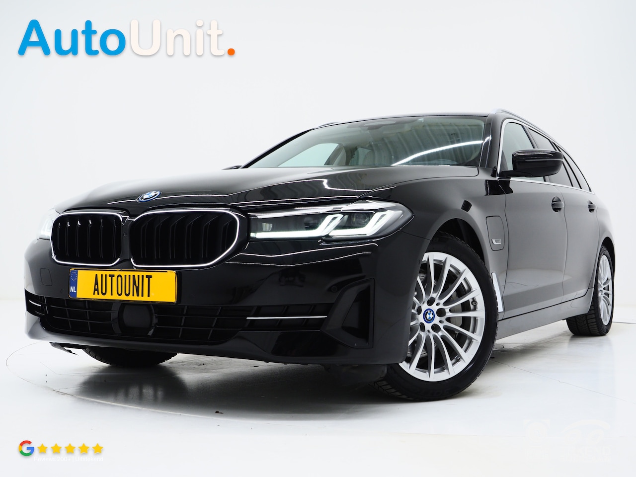BMW 5-serie Touring - 530e xDrive | LED Grille | Trekhaak | Leder | Adaptive Cruise | HUD | Keyless | Camera | C - AutoWereld.nl