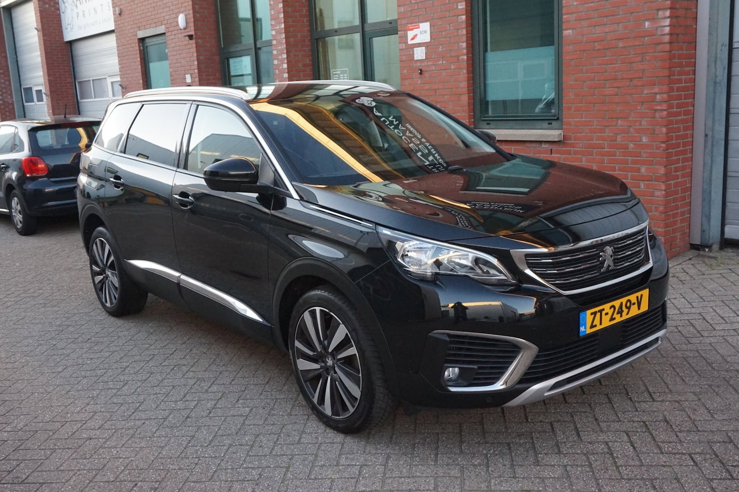 Peugeot 5008 - 1.2 PureTech Allure 2019 - AutoWereld.nl