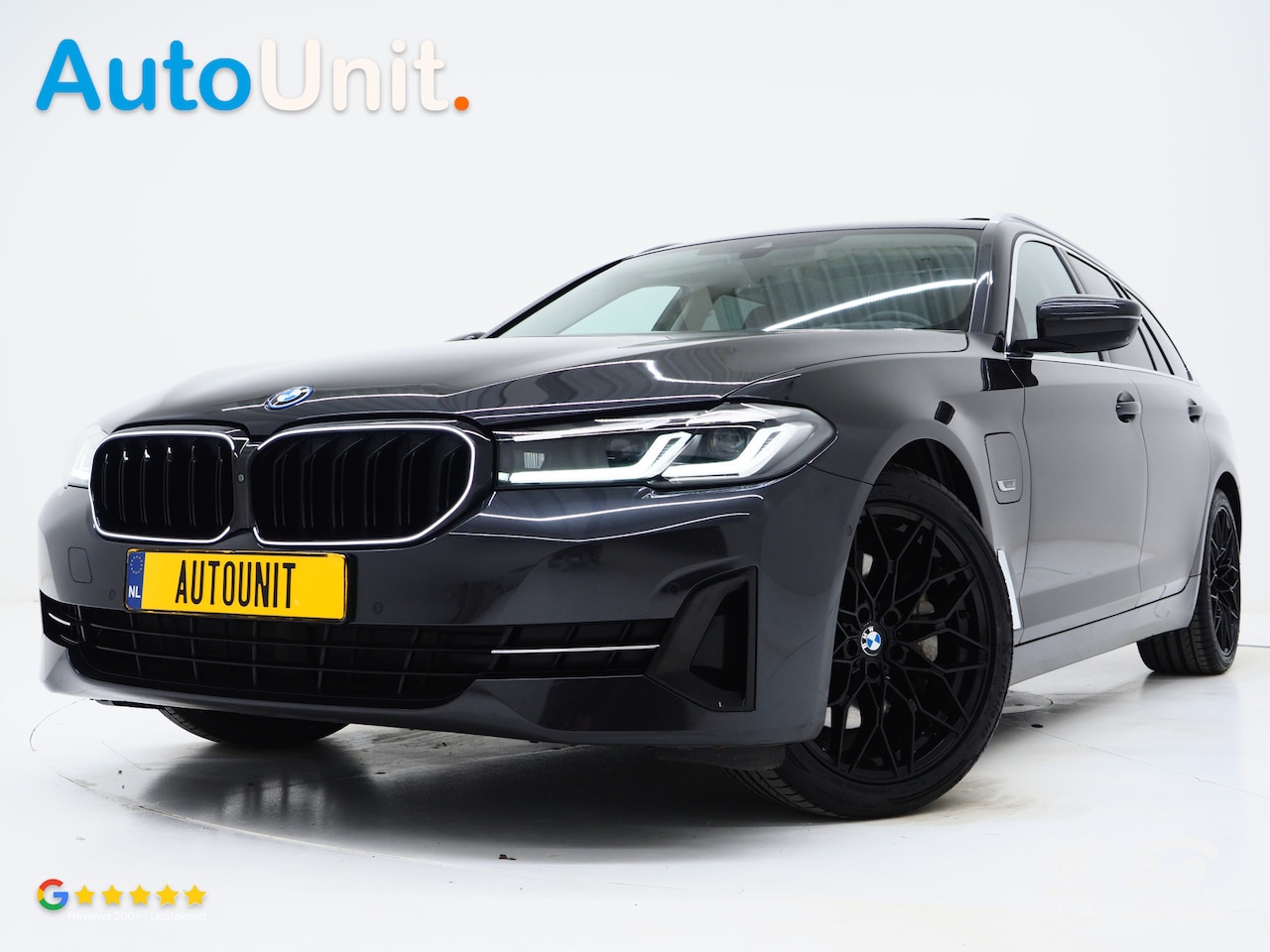 BMW 5-serie Touring - 520e | Panoramadak | LED Grille | Trekhaak | Leder | HUD | 360 | Dodehoek | Sfeerlicht | M - AutoWereld.nl