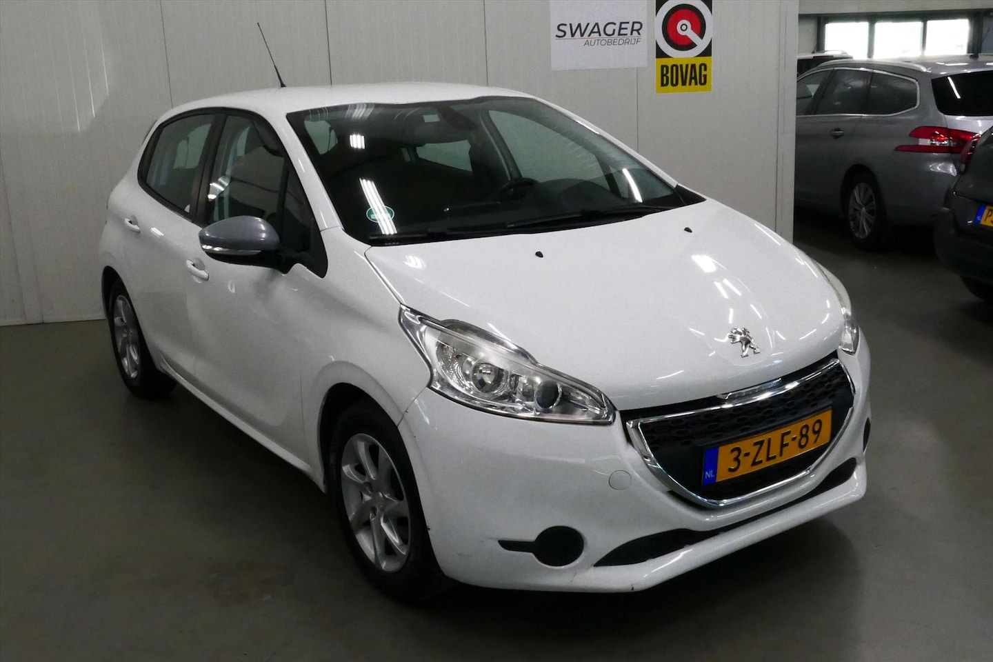 Peugeot 208 - 1.2 PureTech 82PK 5D Allure - AutoWereld.nl