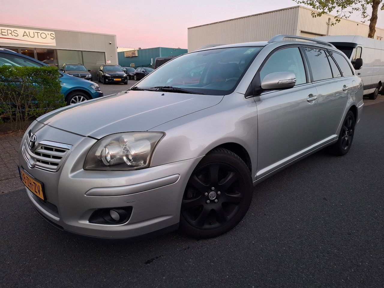 Toyota Avensis Wagon - 2.0 VVTi Executive Business CLIMA/CRUISE/LEDER! - AutoWereld.nl