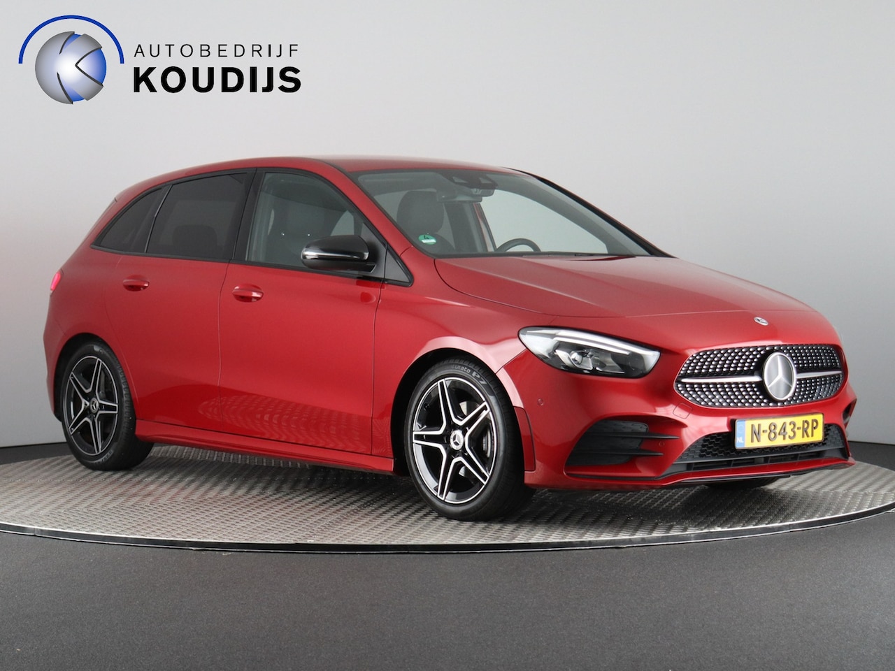 Mercedes-Benz B-klasse - 180 Business Solution AMG 180 Business Solution AMG (NL-Auto / Camera / ACC / Sfeerverlichting) - AutoWereld.nl