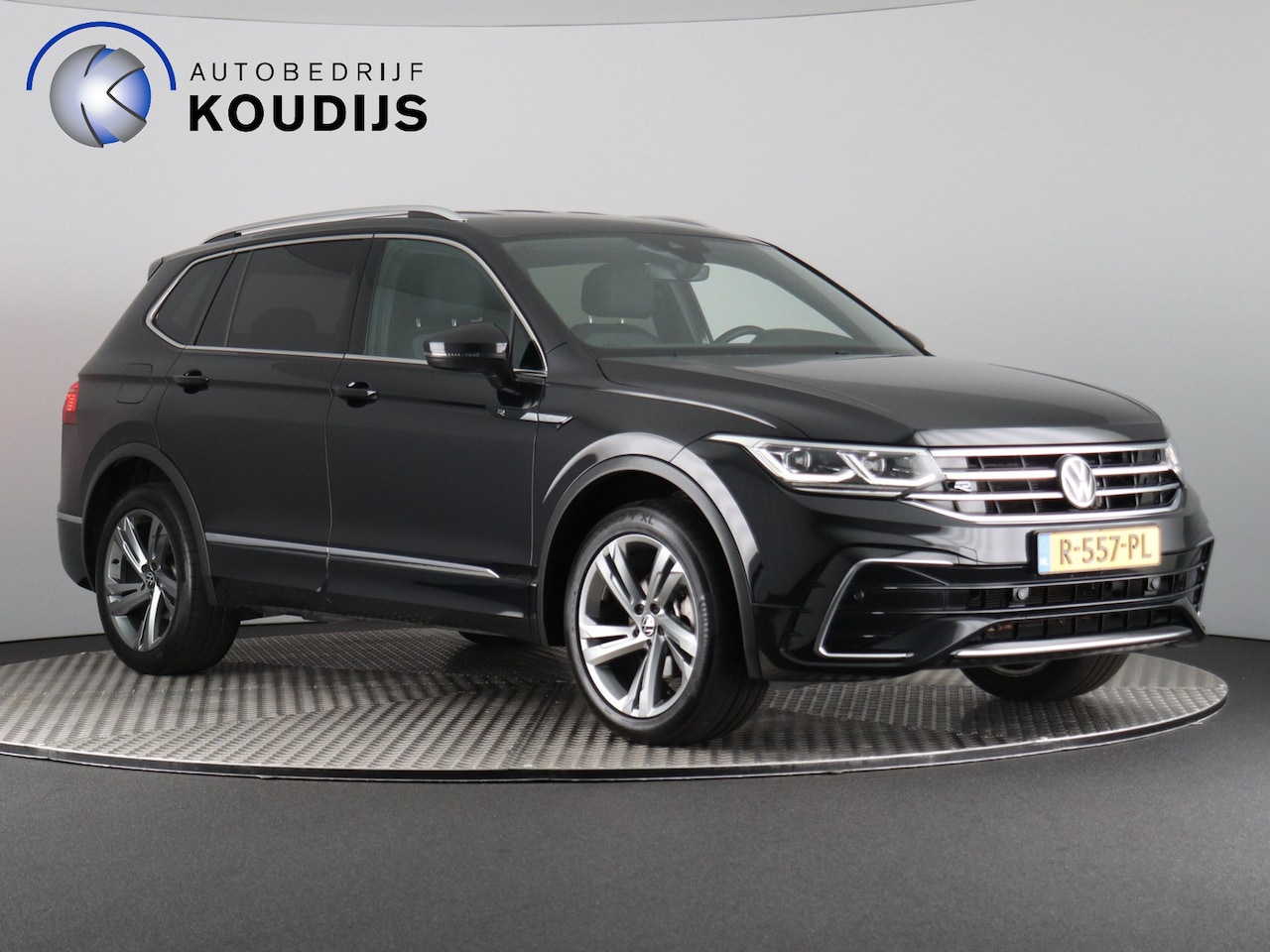 Volkswagen Tiguan Allspace - 1.5 TSI R-Line Business 1.5 TSI R-Line Business+ (NL-Auto / Elek. Trekhaak / Matrix / Camera / ACC) - AutoWereld.nl
