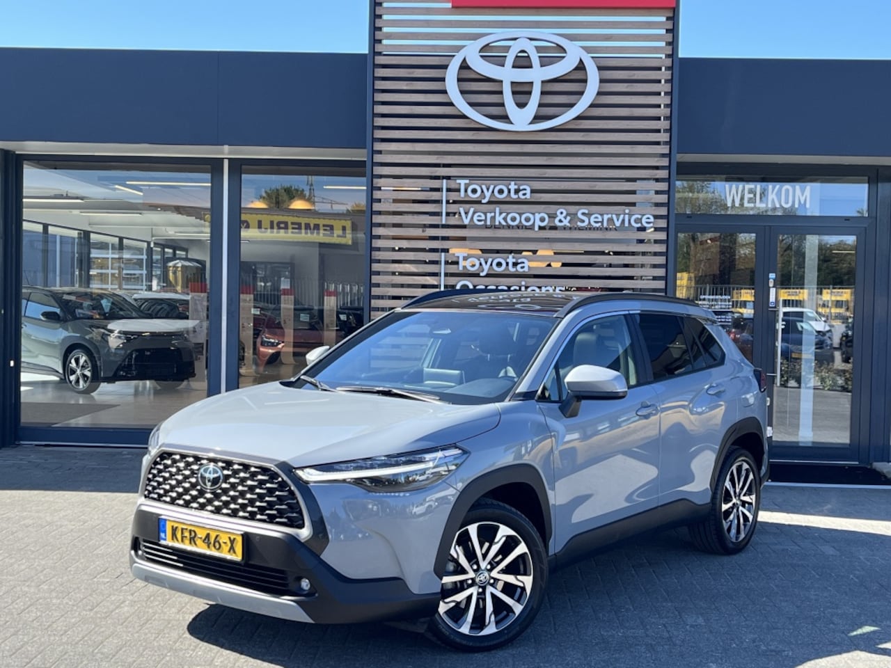 Toyota Corolla Cross - Hybrid 140 Style | Panoramadak | Leer | PDC V+A - AutoWereld.nl