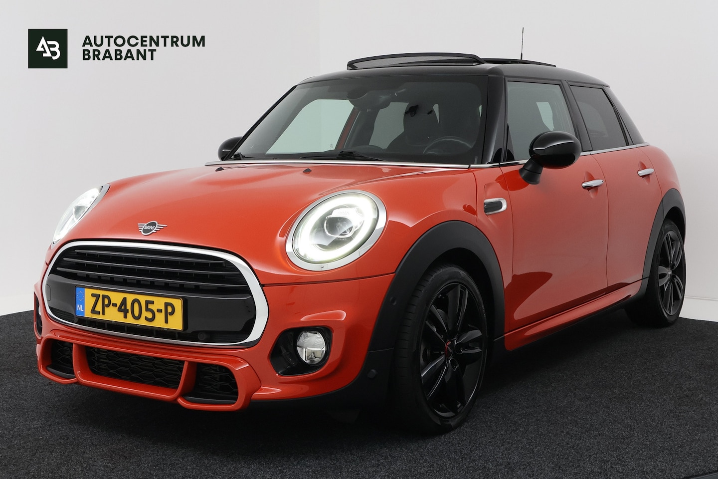 MINI Cooper - Mini 1.5 Automaat (PANORAMADAK, JCW PAKKET, STOELVERWARMING, PDC, DEALER ONDERHOUDEN) - AutoWereld.nl