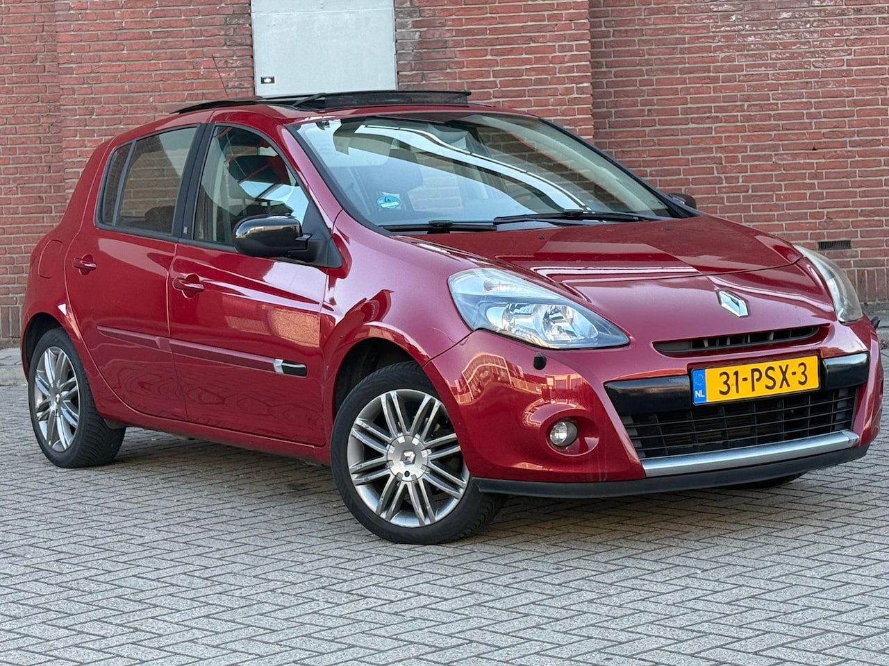 Renault Clio - 1.6 20th Anniversary|AUTOMAAT|PANO|NAVI|CRUISE - AutoWereld.nl