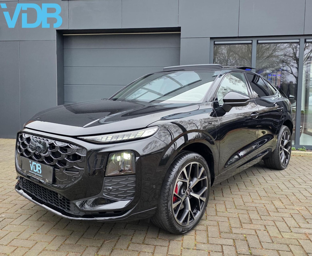 Audi Q3 Sportback - E-HYBRID 272PK SLine NIEUWE AUTO BOMVOL!!! - AutoWereld.nl