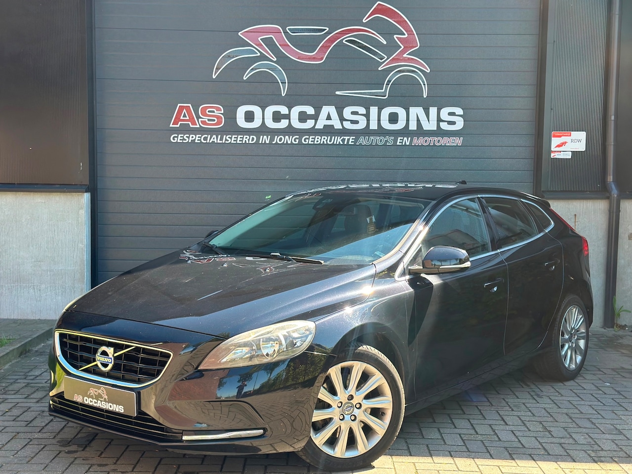 Volvo V40 - 2.0 D4 Leer - Elektrische stoelen - airco - AutoWereld.nl