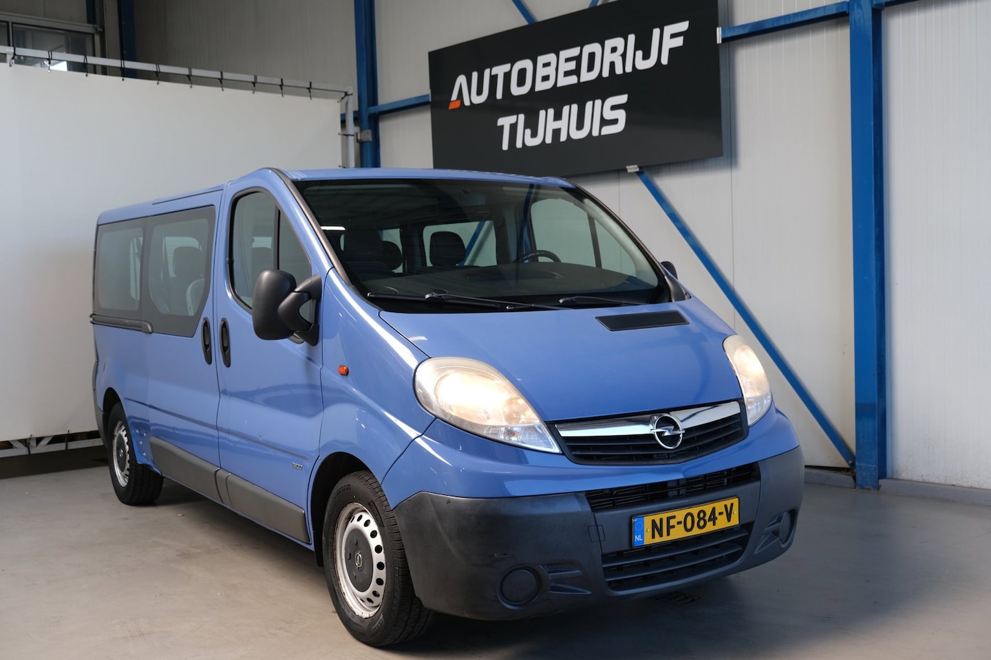 Opel Vivaro Combi - 2.5 CDTI L2H1 9p MARGE - Airco. - AutoWereld.nl