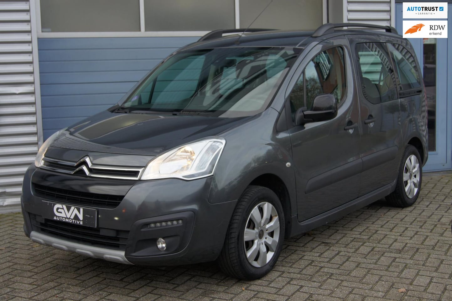 Citroën Berlingo - Multispace 1.2 PureTech 110 | Autom. Airco | Cruise | PDC | 16” | Gris Shark | 3 zitplaats - AutoWereld.nl