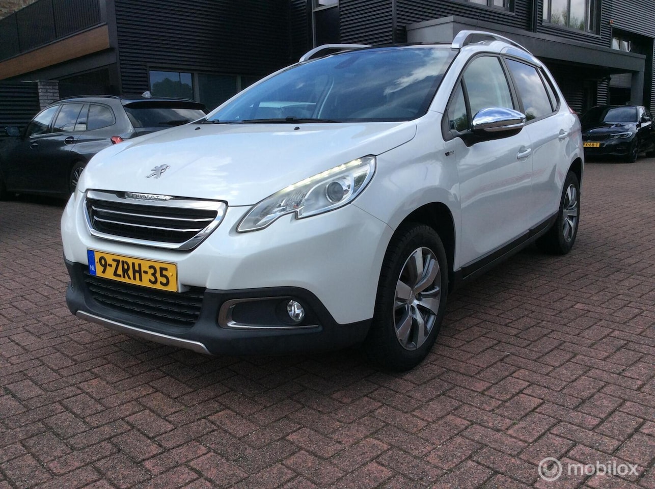 Peugeot 2008 - 1.2 PureTech Style Panoramadak climate contr nap - AutoWereld.nl