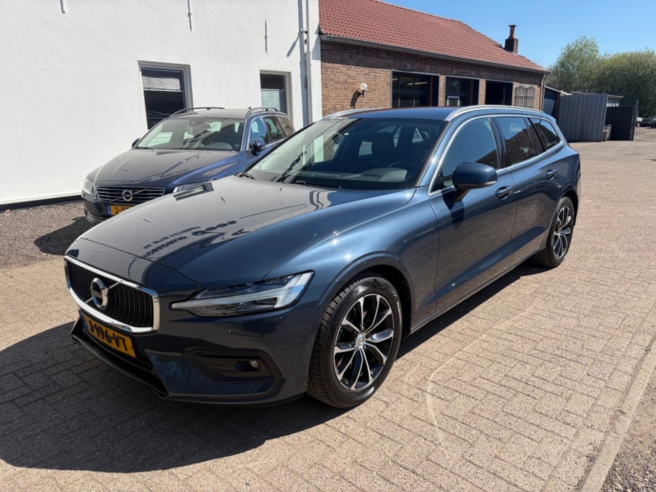 Volvo V60 - B3 Business Pro Pilot Assist Harman/Kardon Camera Stuurverwarming - AutoWereld.nl