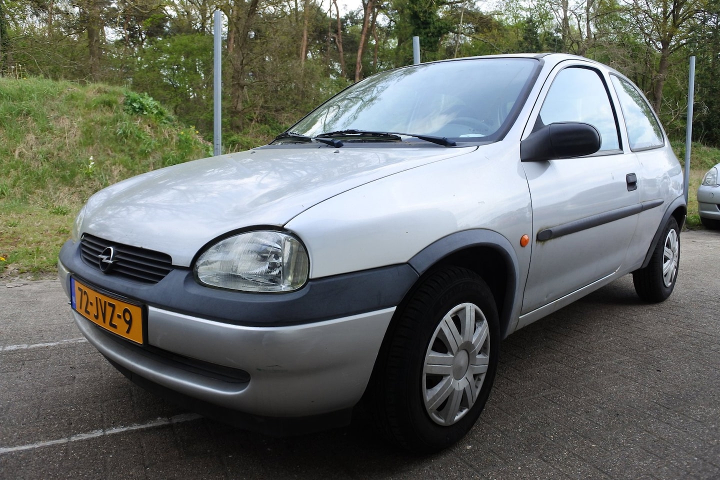 Opel Corsa - 1.2i-16V Strada nw apk 13-4-2027 stuurbekr. 148 dkm - AutoWereld.nl