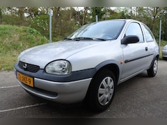Opel Corsa - 1.2i-16V Strada nw apk 13-4-2027 stuurbekr. 148 dkm