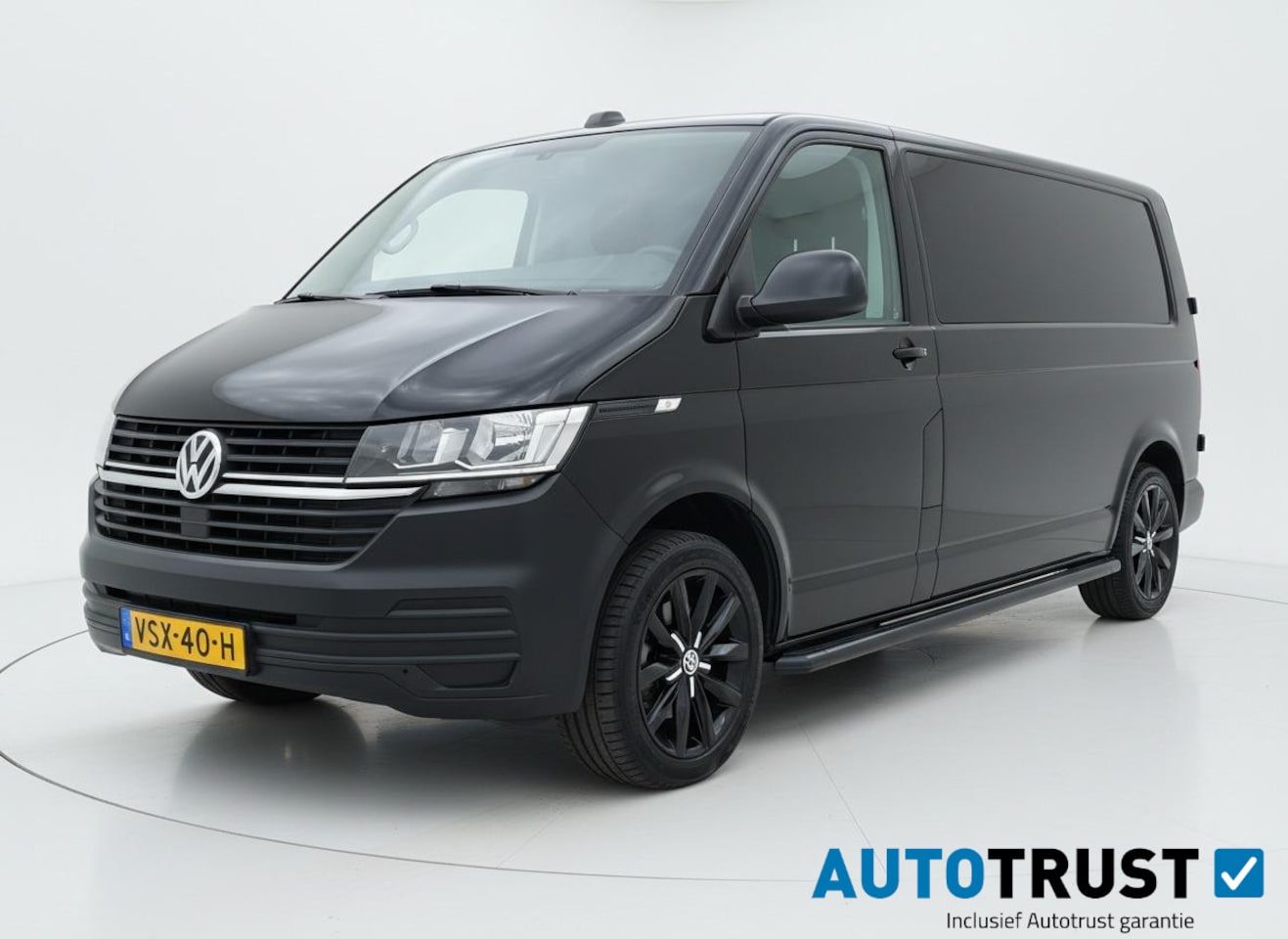 Volkswagen Transporter - 2.0 TDI L2H1 3-PERS APPLE CARPLAY TREKH. 18INCH LM - AutoWereld.nl