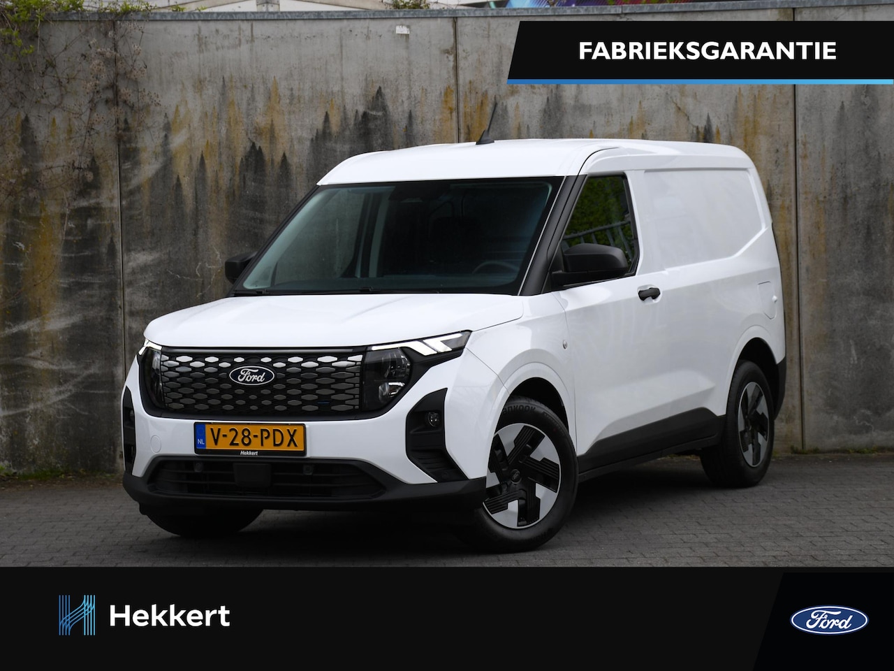 Ford Transit Courier - E-Transit Trend 44 kWh 136pk Automaat TREKHAAK | CRUISE.C | PDC + CAM. | DAB | STANDKACHEL - AutoWereld.nl