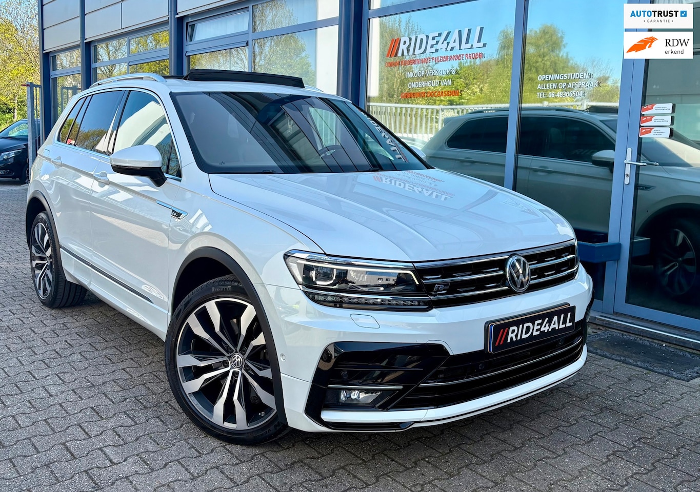 Volkswagen Tiguan - 2.0 TSI 4Motion Highline/R-LINE/PANO/CARPLAY! - AutoWereld.nl