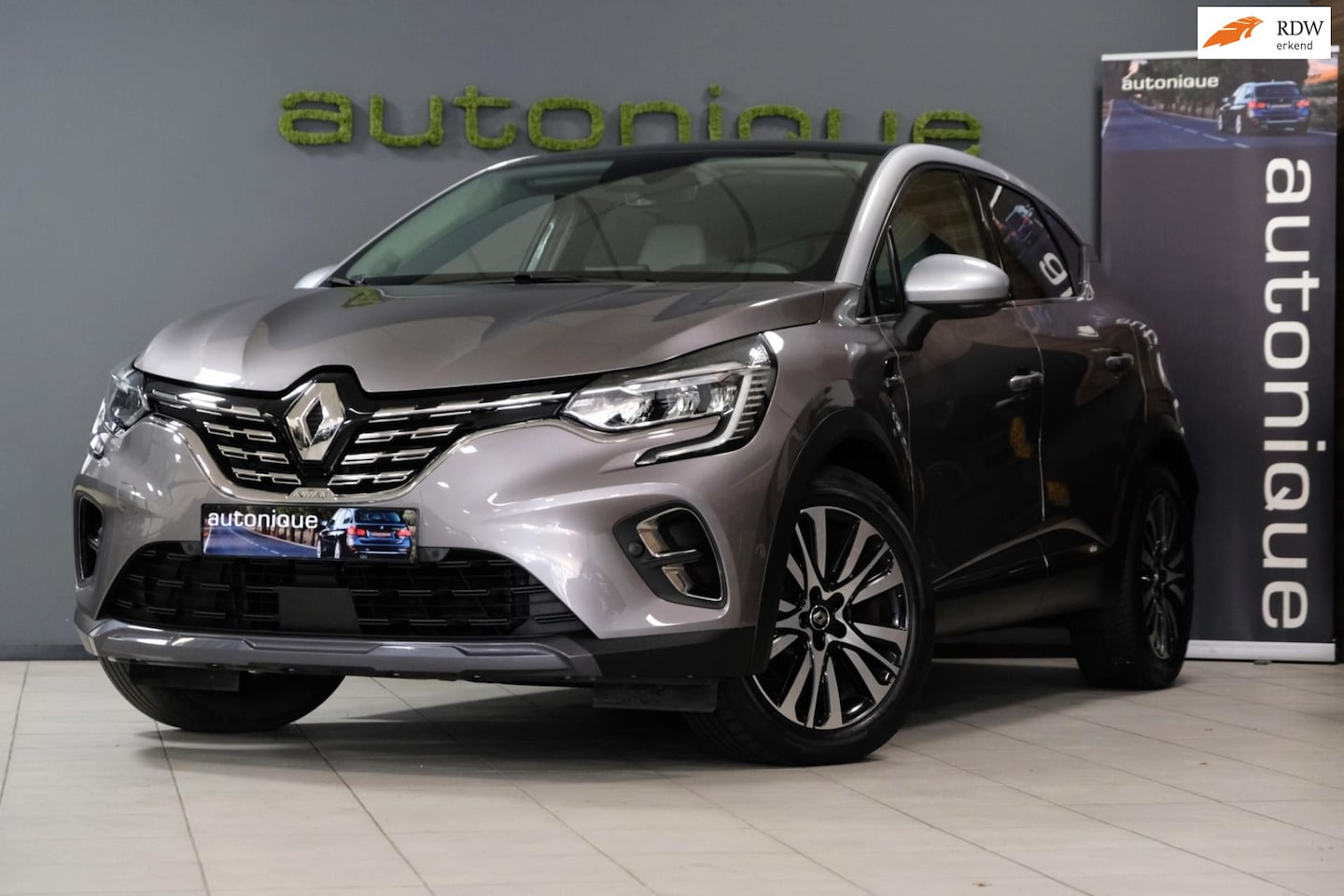 Renault Captur - 1.6 E-Tech Plug-in Hybrid 160 Initiale Paris *PANORAMADAK* 56dkm ZEER LUXE - AutoWereld.nl