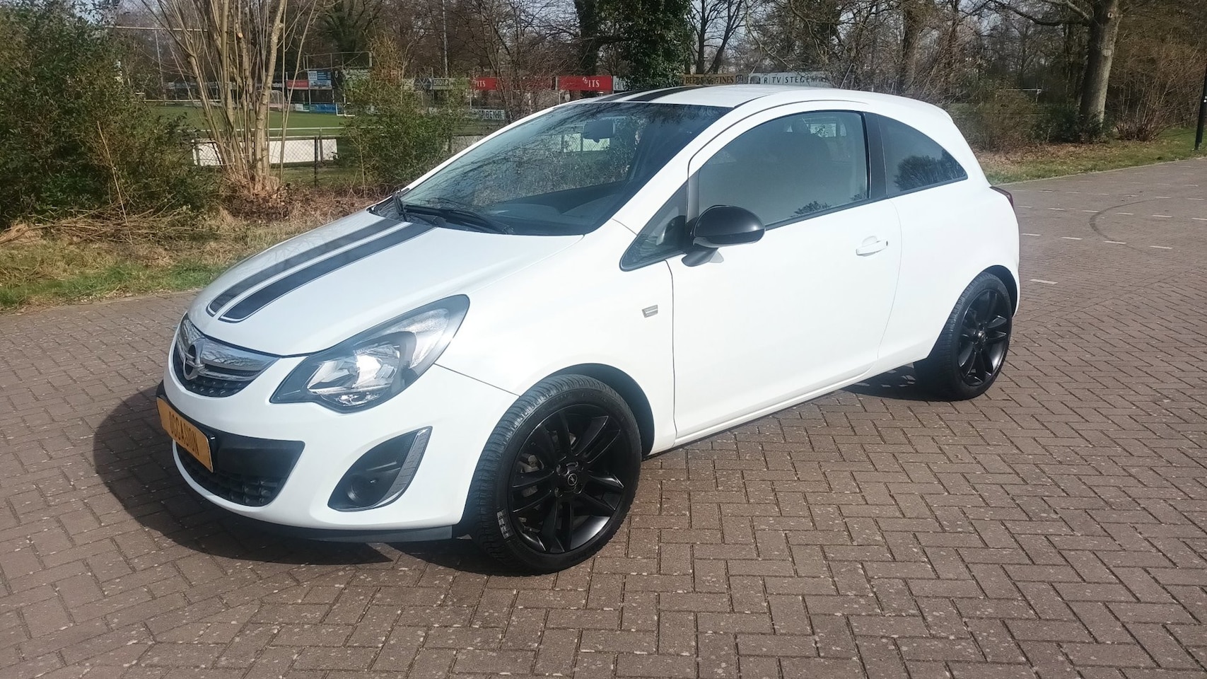 Opel Corsa - 1.4-16V Color Stripes Airco - AutoWereld.nl