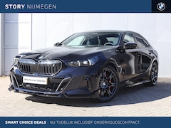BMW i5 - eDrive40 M Sport / Panoramadak / Trekhaak / Adaptieve LED / Parking Assistant Plus / Stoel
