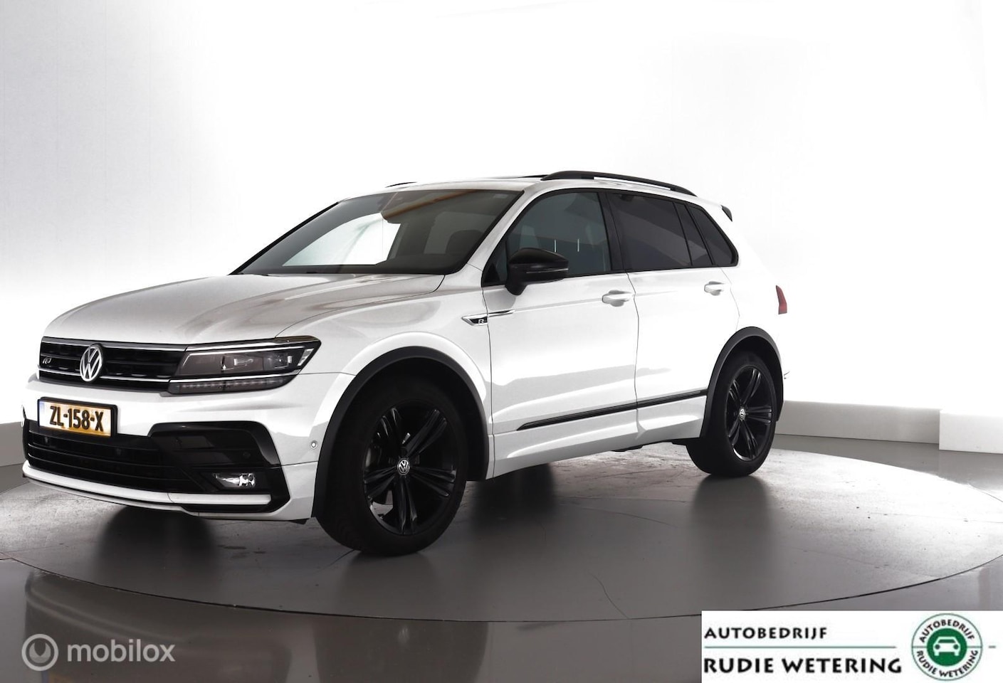 Volkswagen Tiguan - 1.5 TSI ACT DSG7 Highline R-Line|BlackStyle|Pano|Winter|Keyless|NL-auto|lmv19 - AutoWereld.nl