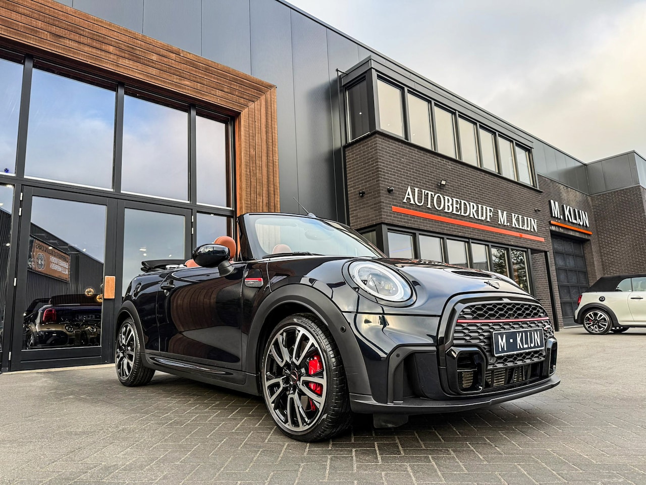MINI Cabrio - Mini 2.0 John Cooper Works JCW Pack F1 aut 231pk/Chester brown leer/Camera/Hk/Vol - AutoWereld.nl