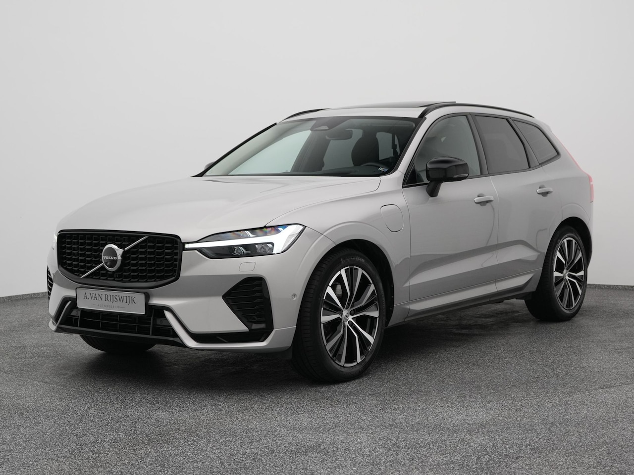 Volvo XC60 - 2.0 T6 Plug-in hybrid AWD Ultimate Dark | PANO | 360° | ADAPTIVE | H&K | LUCHTVERING | STO - AutoWereld.nl