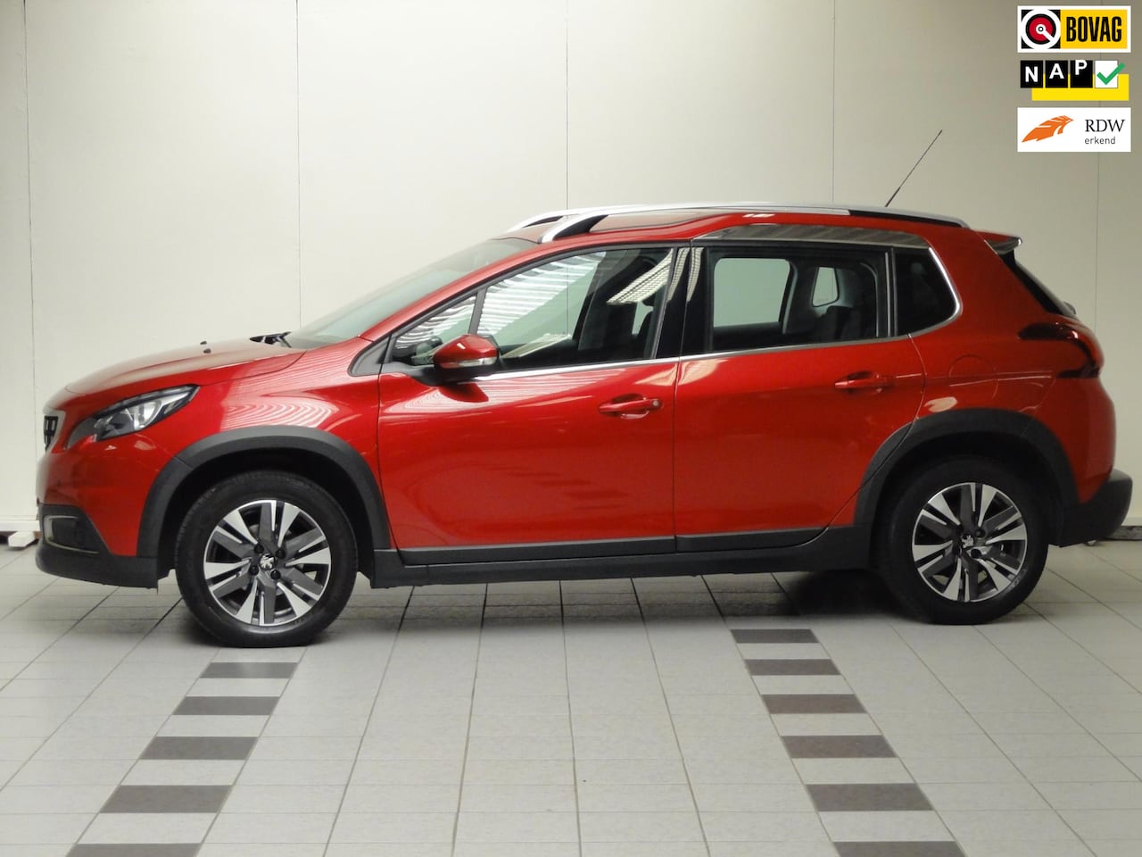 Peugeot 2008 - 1.2 PureTech Allure - Camera, Trekhaak, Automaat en NAP - AutoWereld.nl