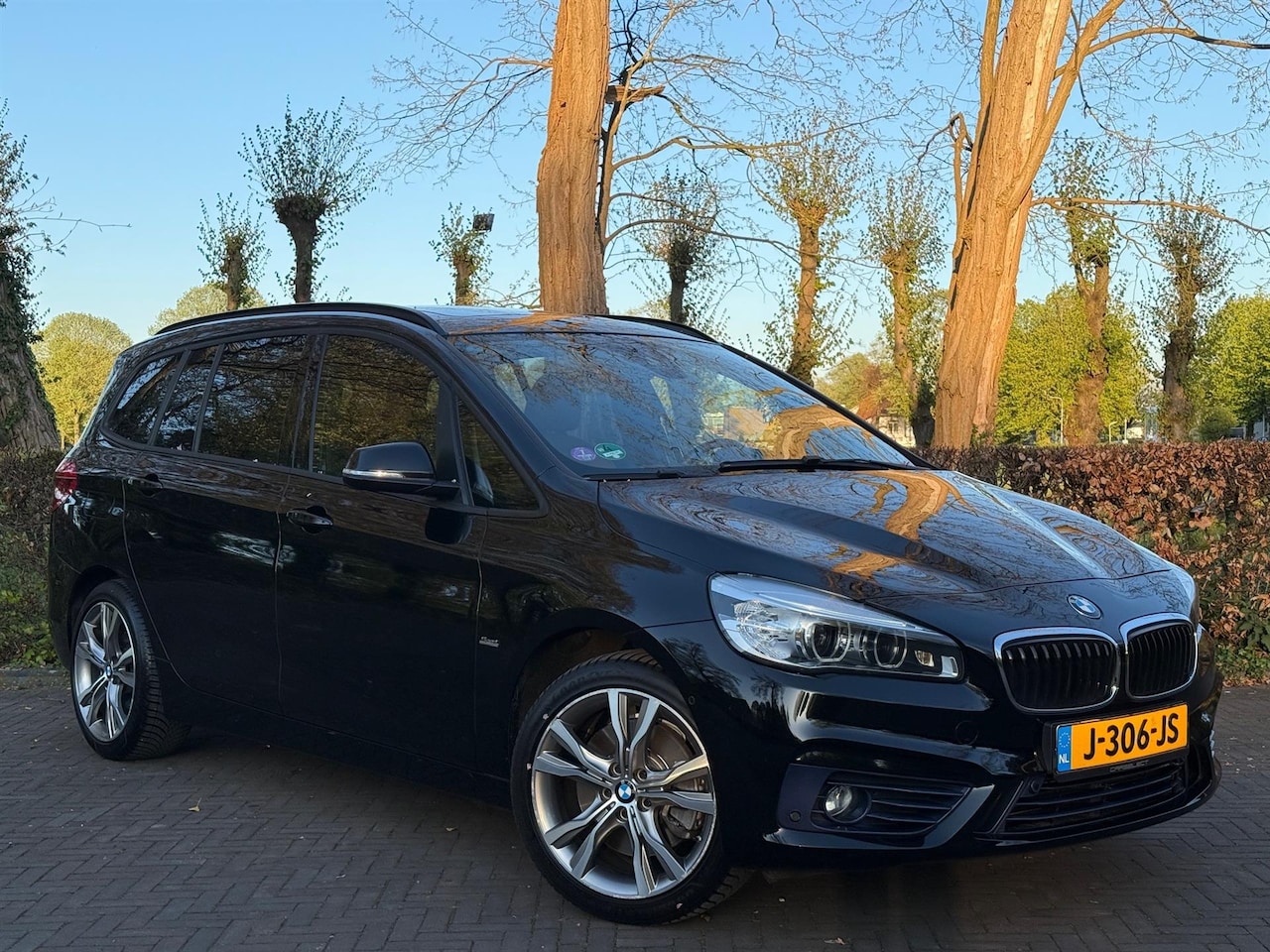 BMW 2-serie Gran Tourer - 220i Cent.Hi.Ex./PANO/TREKHAAK/NAVI/STOELVERW/LED/LEDER - AutoWereld.nl