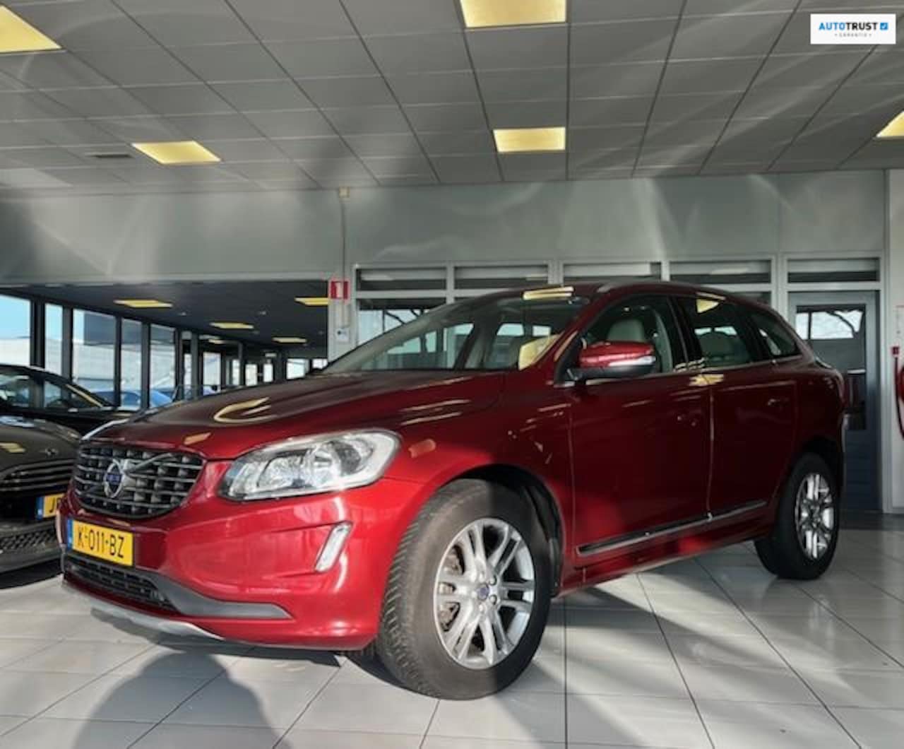 Volvo XC60 - 2.0 T5 FWD Ocean Race/Panoramadak/Trekhaak/Camera/Leder/Navi/Dealer onderhouden - AutoWereld.nl