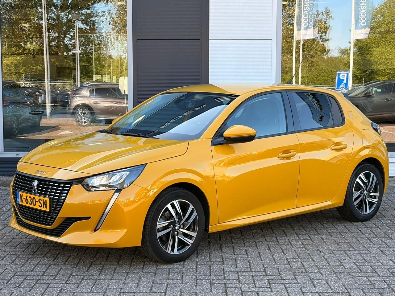 Peugeot 208 - 1.2 PureTech Allure Pack | Apple CarPlay | Android Auto | cruise Control | Climate Control - AutoWereld.nl