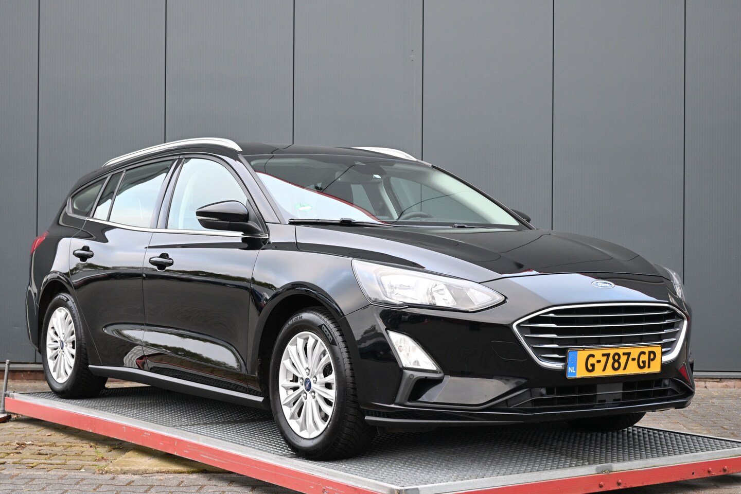 Ford Focus Wagon - 1.0 EcoBoost Titanium Business trekhaak - AutoWereld.nl