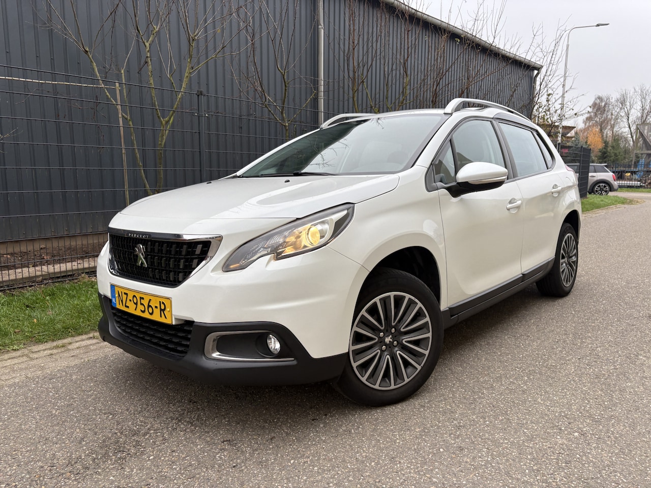 Peugeot 2008 - 1.2 PureTech Active / AIRCO / NAVI / CRUISE / 153dkm! NAP! - AutoWereld.nl