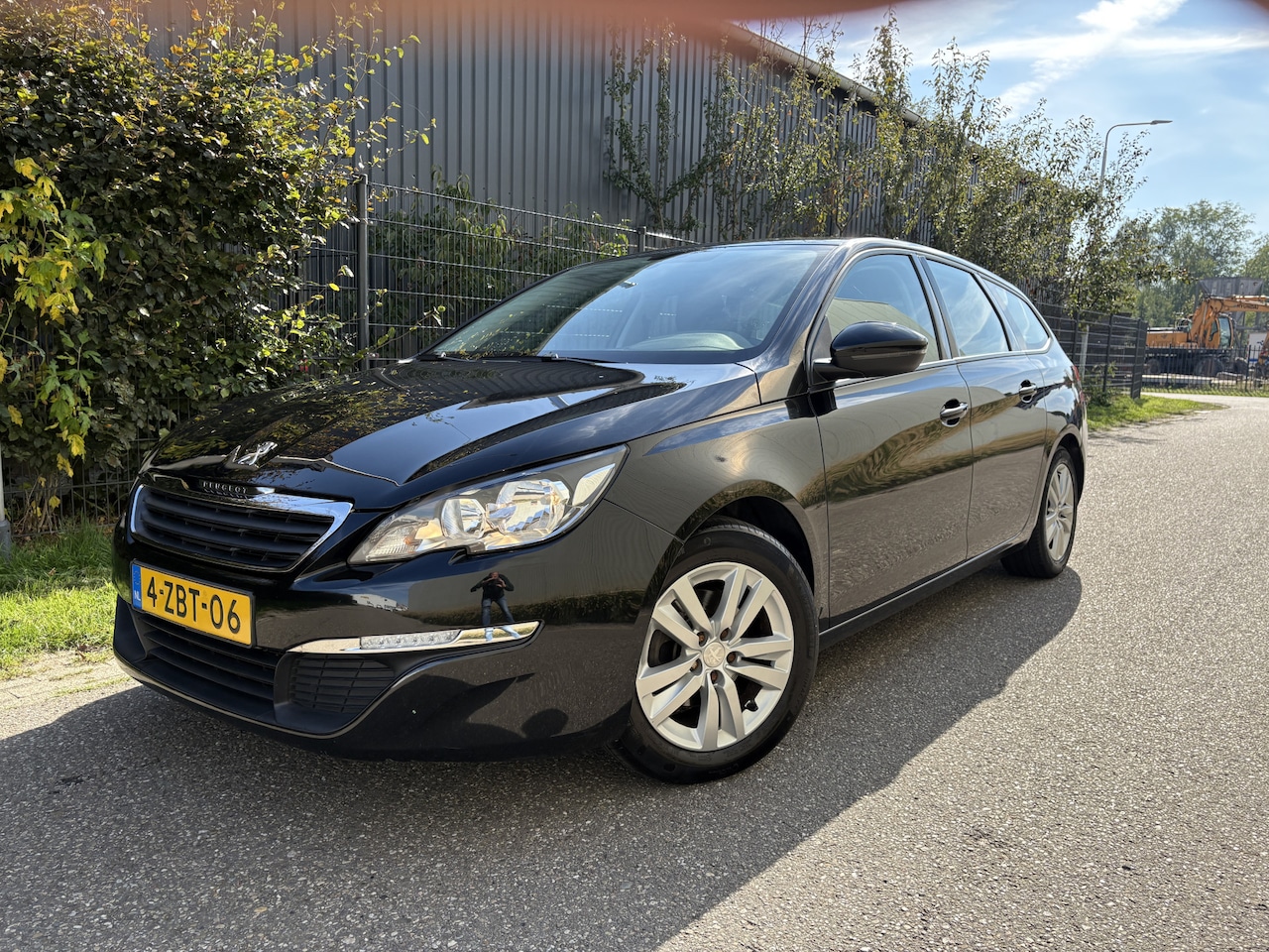 Peugeot 308 SW - 1.2 e-THP Active / AIRCO / NAVI / CRUISE - AutoWereld.nl