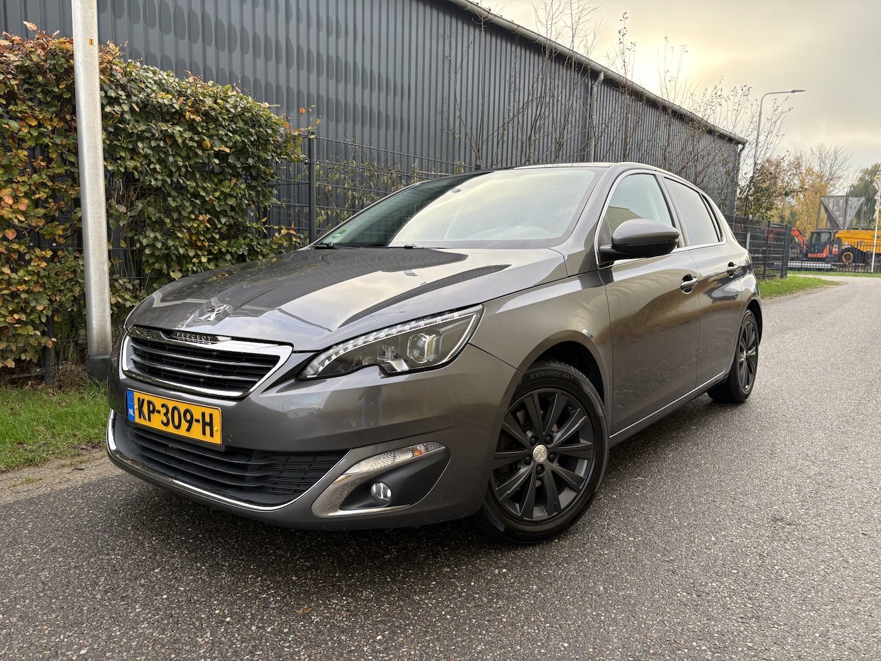 Peugeot 308 - 1.2 PureTech Blue Lease Premium / PANORAMADAK / NAVI / AIRCO / CRUISE - AutoWereld.nl