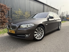 BMW 5-serie Touring - 528xi High Executive / AUTOMAAT / PANORAMADAK/ HEAD UP / SOFTCLOSE / 156dkm