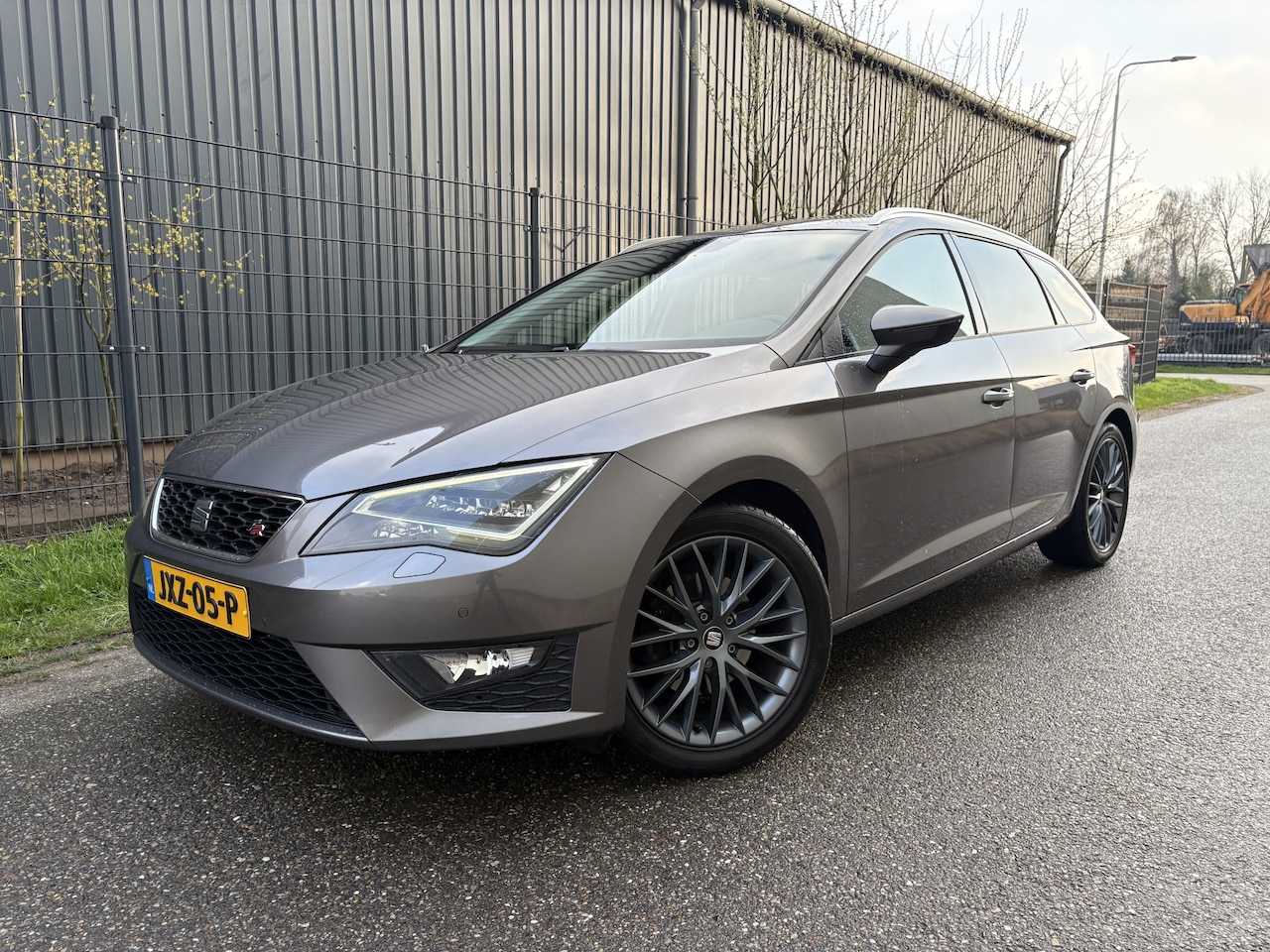 SEAT Leon ST - 1.4 TSI FR Connect / FR UITVOERING / PANORAMADAK / CARPLAY - AutoWereld.nl