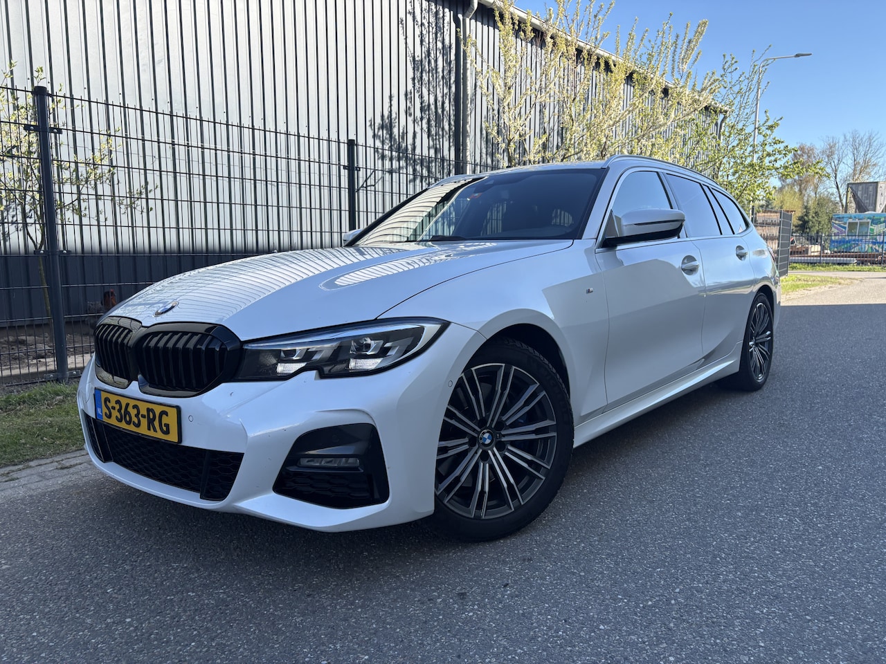 BMW 3-serie Touring - 330i xDrive High Executive / AUTOMAAT / M-PAKKET / LEER / NAVI / CRUISE / 119dkm! - AutoWereld.nl