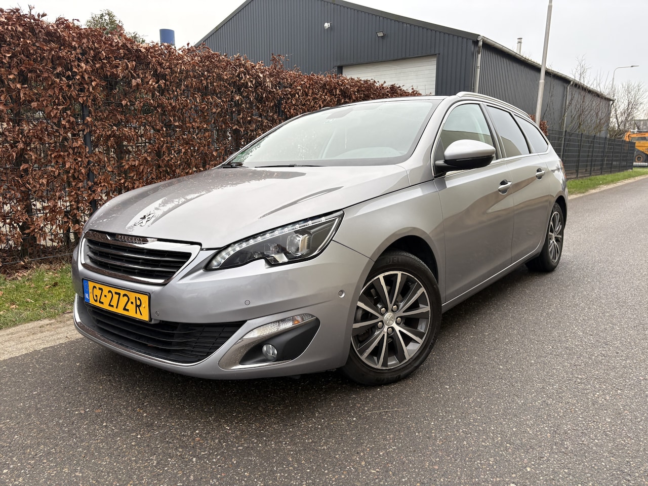 Peugeot 308 SW - 1.2 PureTech Allure / PANORAMADAK / NAVI / CRUISE - AutoWereld.nl