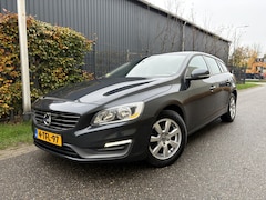 Volvo V60 - 1.6 D2 Kinetic / AUTOMAAT / NAVI / CRUISE