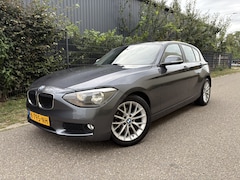 BMW 1-serie - 116i Business+ / 5-DEURS / AIRCO / NAVI / STOELVERWARMING