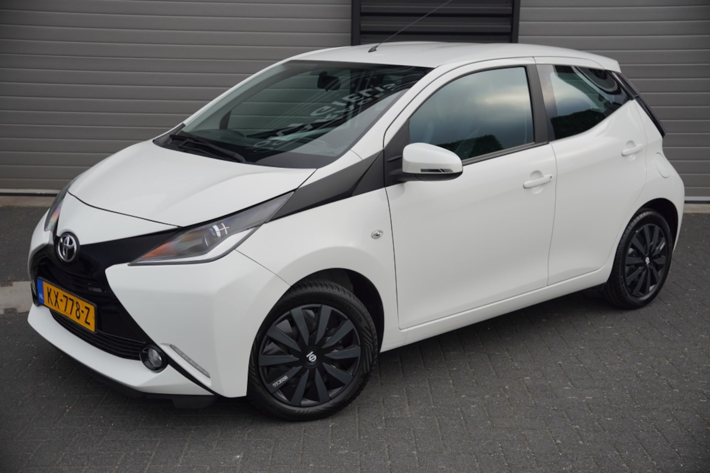 Toyota Aygo - 1.0 VVT-i x-play 1.0 VVT-i x-play - AutoWereld.nl
