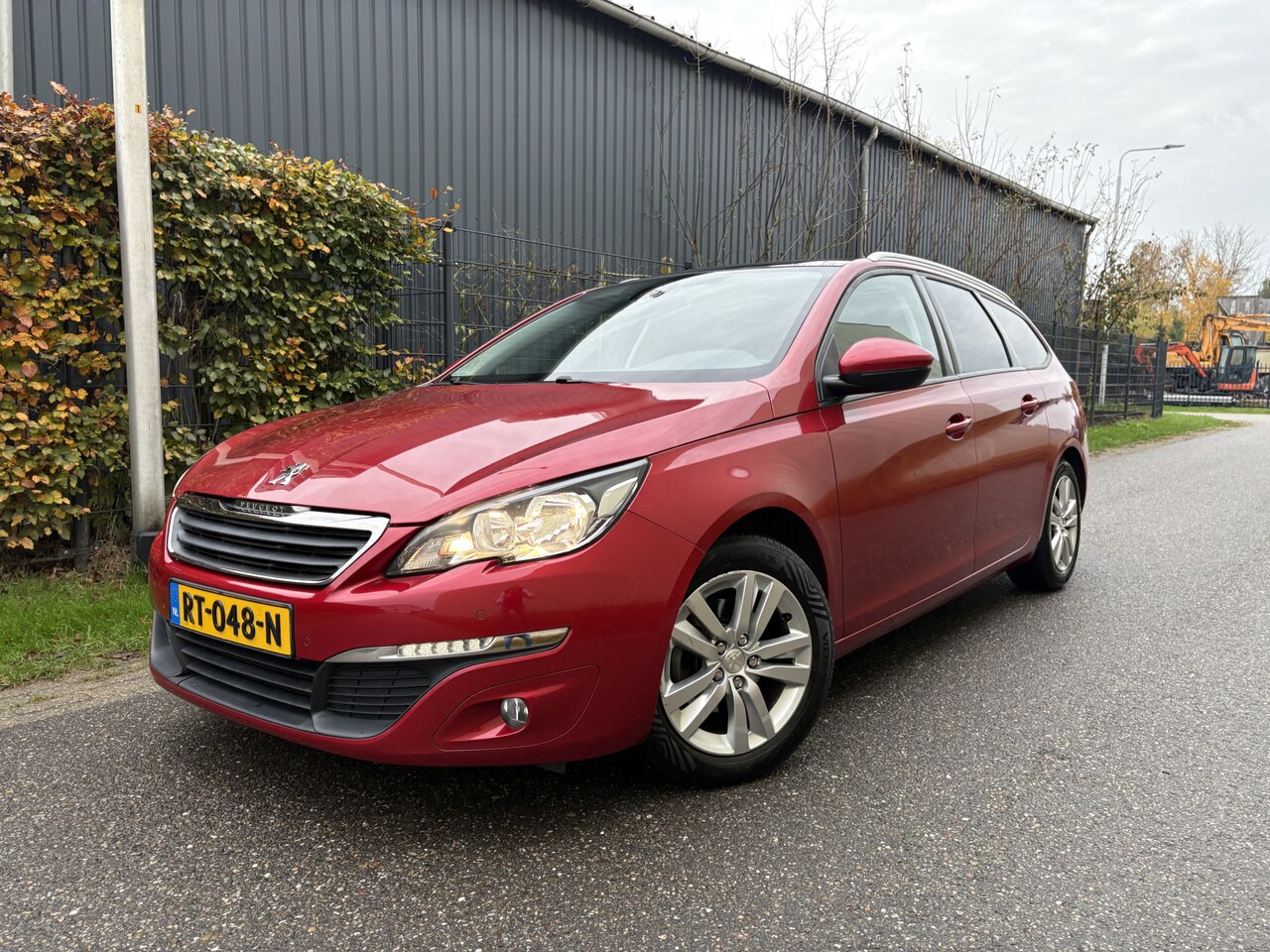 Peugeot 308 SW - 1.2 PureTech Blue Lion / NAVI / CRUISE / PANORAMADAK / 122dkm! NAP! - AutoWereld.nl