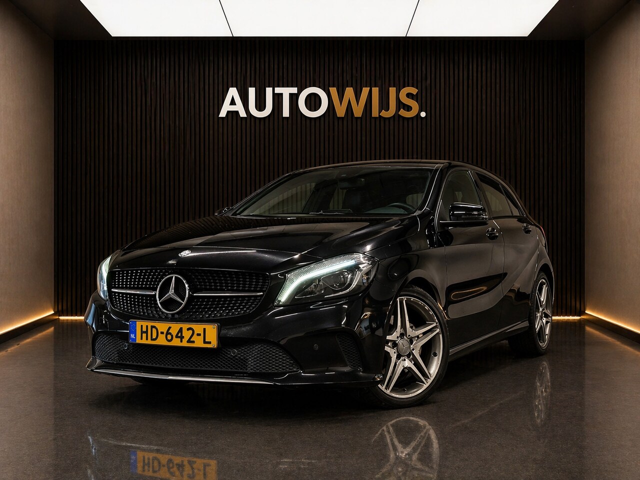 Mercedes-Benz A-klasse - 180 Ambition|NL AUTO|AMG VELGEN|FACELIFT|AUT|GROOT NAVI|STOELVERW - AutoWereld.nl