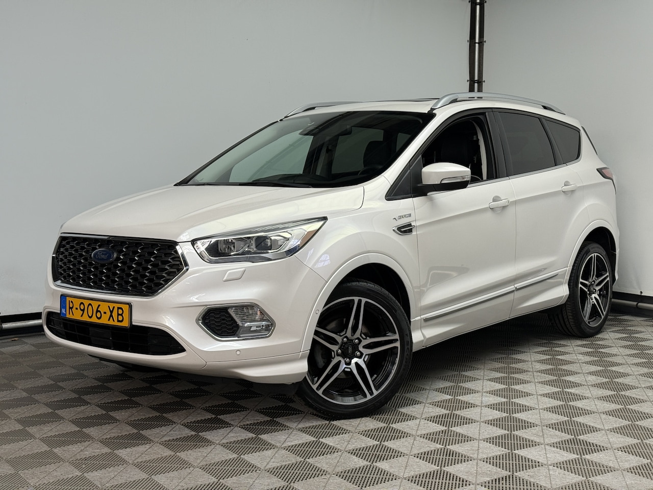 Ford Kuga - 1.5 EcoBoost Vignale Pano Zeer Compleet - AutoWereld.nl