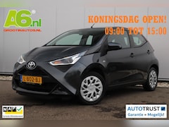 Toyota Aygo - 1.0 VVT-i x-play Automaat Carplay Android/Navigatie Achteruitrijcamera Airco LED