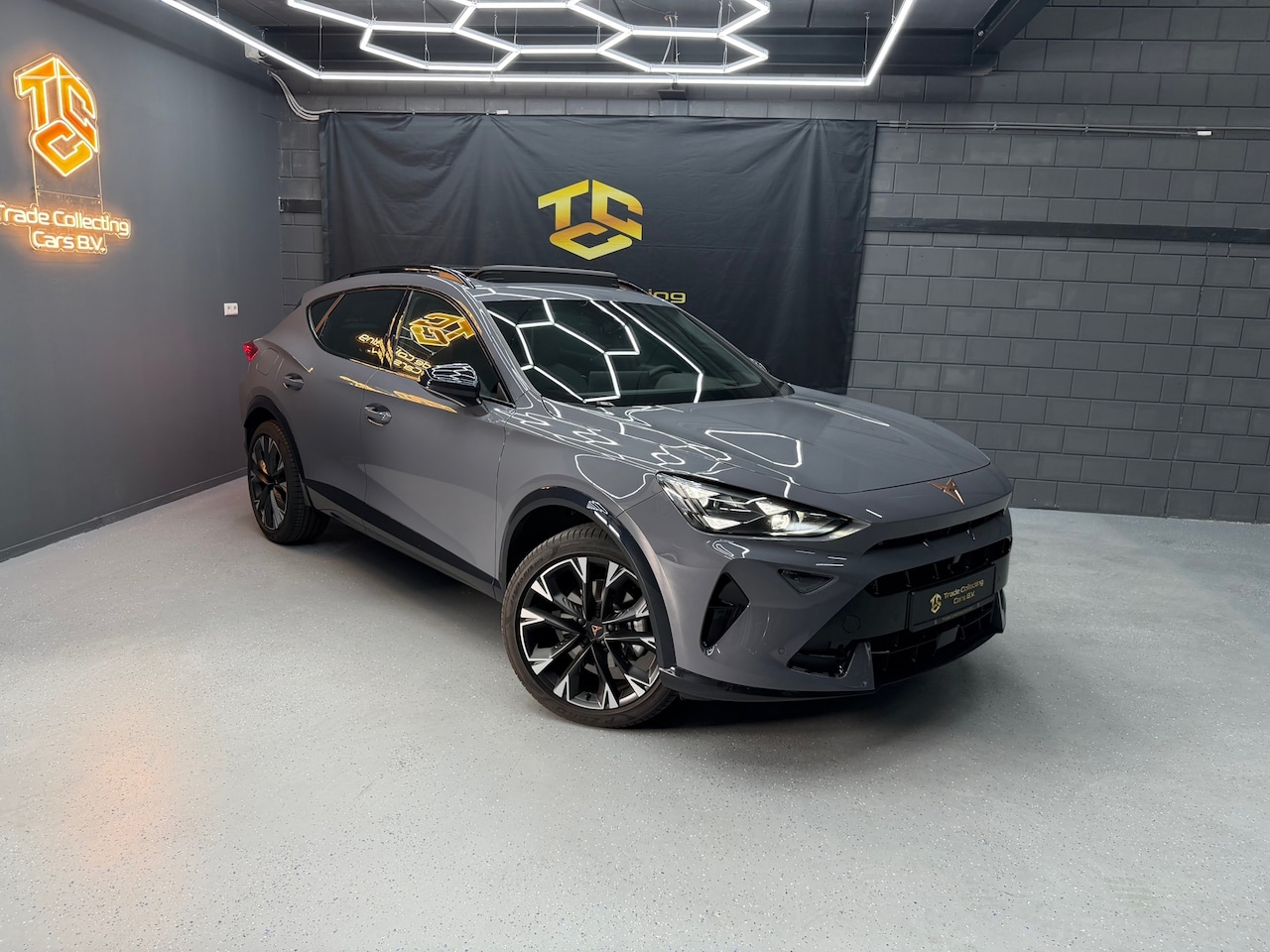 CUPRA Formentor - 1.5 TSI e-Hybrid PANO-KEYLESS-CAM-ACC-CARPLAY - AutoWereld.nl