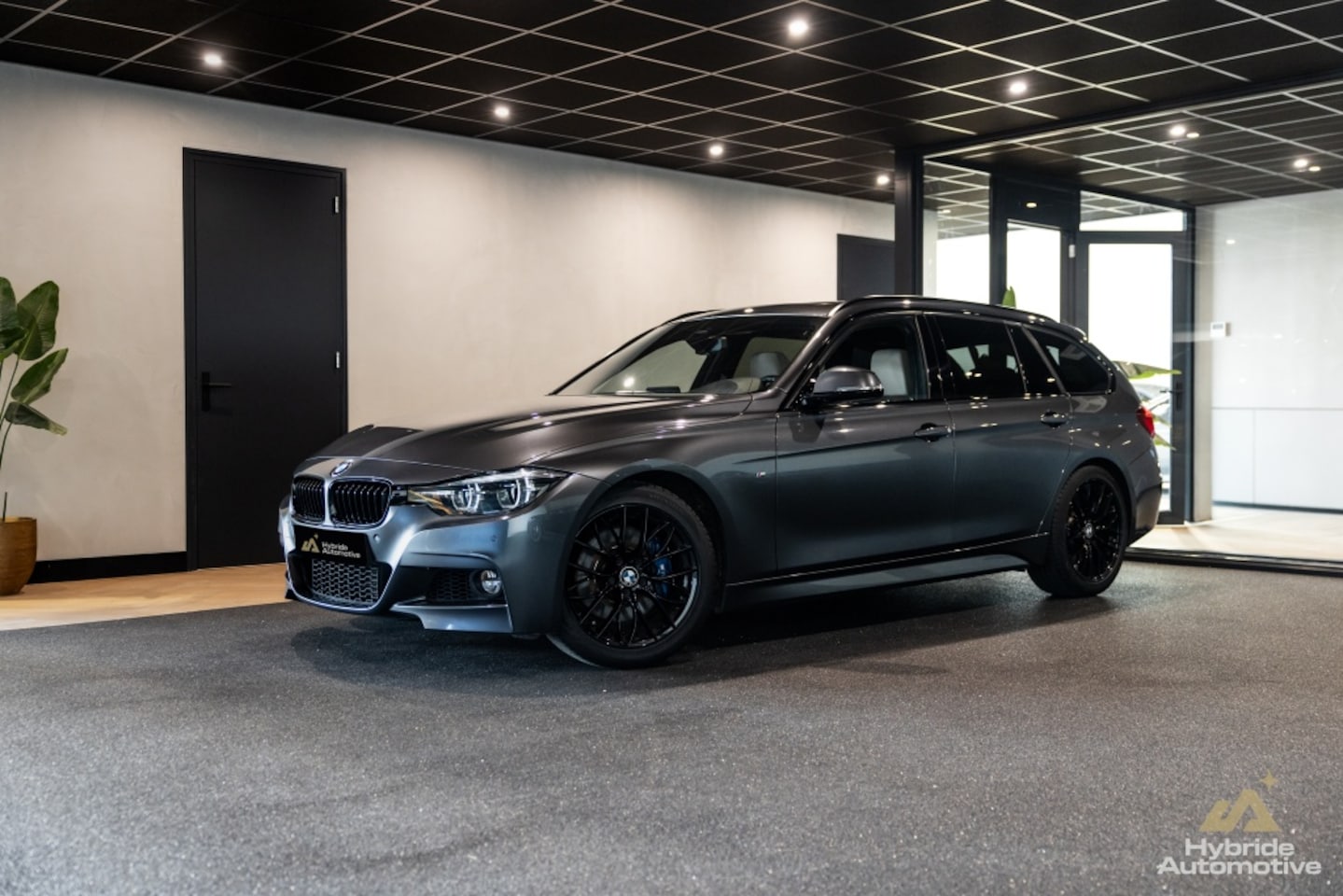 BMW 3-serie Touring - 318i MSport Edition | Pano | Leder | Camera | - AutoWereld.nl