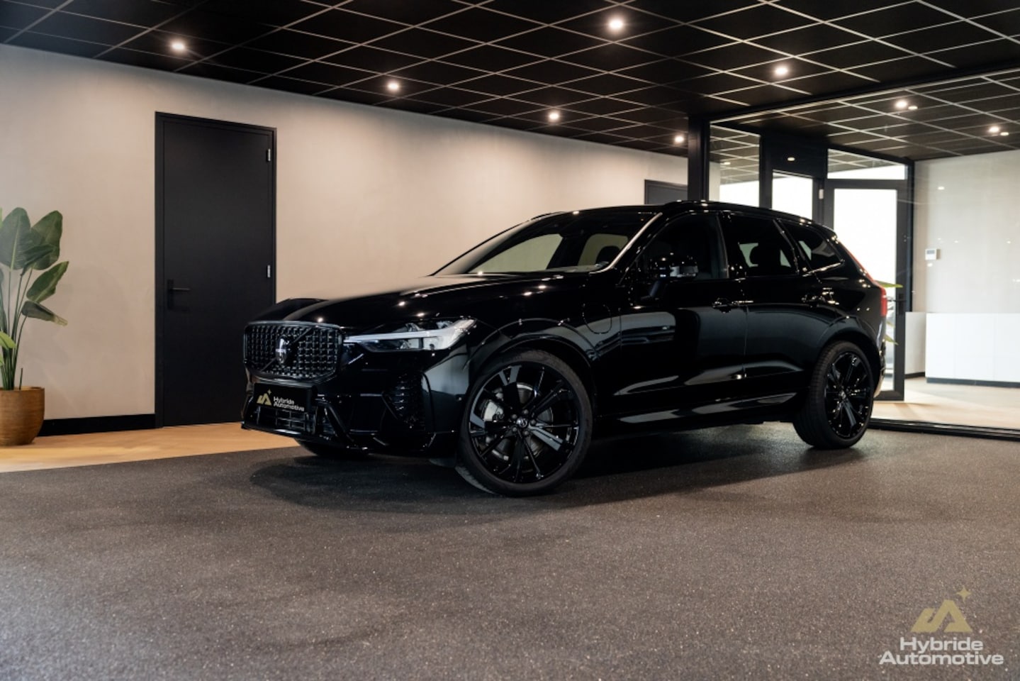 Volvo XC60 - T6 Plus Black Edition Recharge AWD | Luchtvering | H&K | HuD | P - AutoWereld.nl