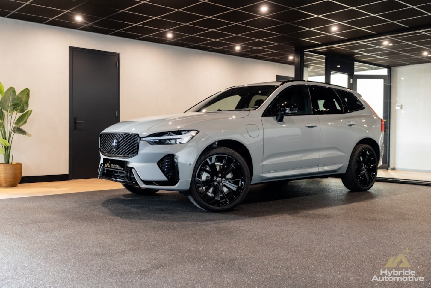 Volvo XC60 - T8 Ultra Black Edition Plug-In Hybrid AWD | Massage | B&W | Napp - AutoWereld.nl
